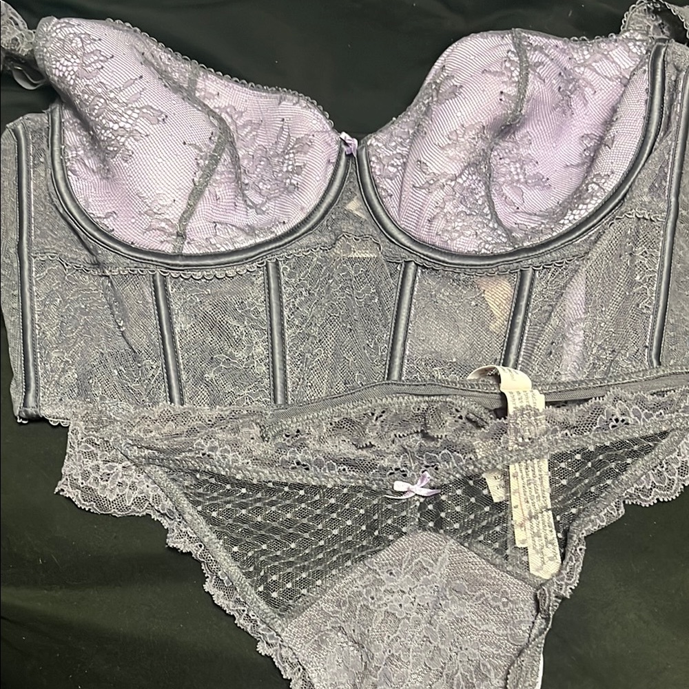 Elegant Lace Underwire Bra and Panty Set - Lavender